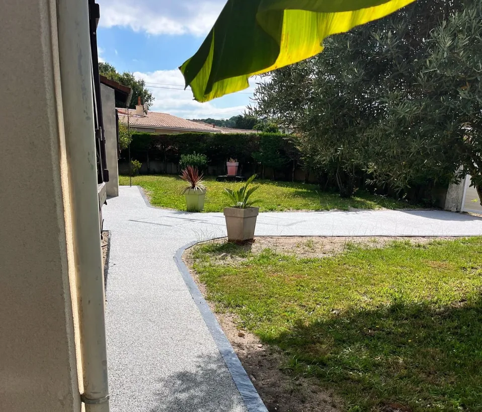 Sol showroom automobile